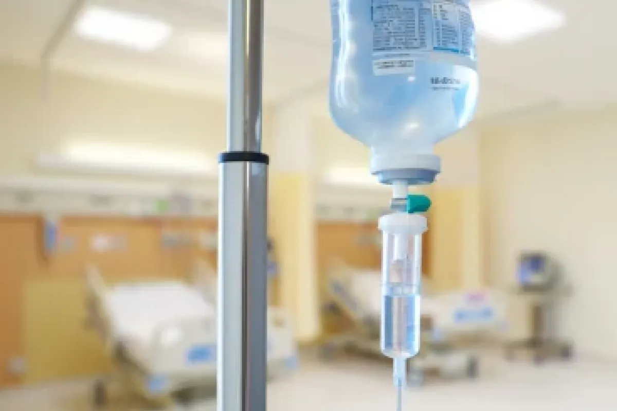 Медицинская капельница в клинике